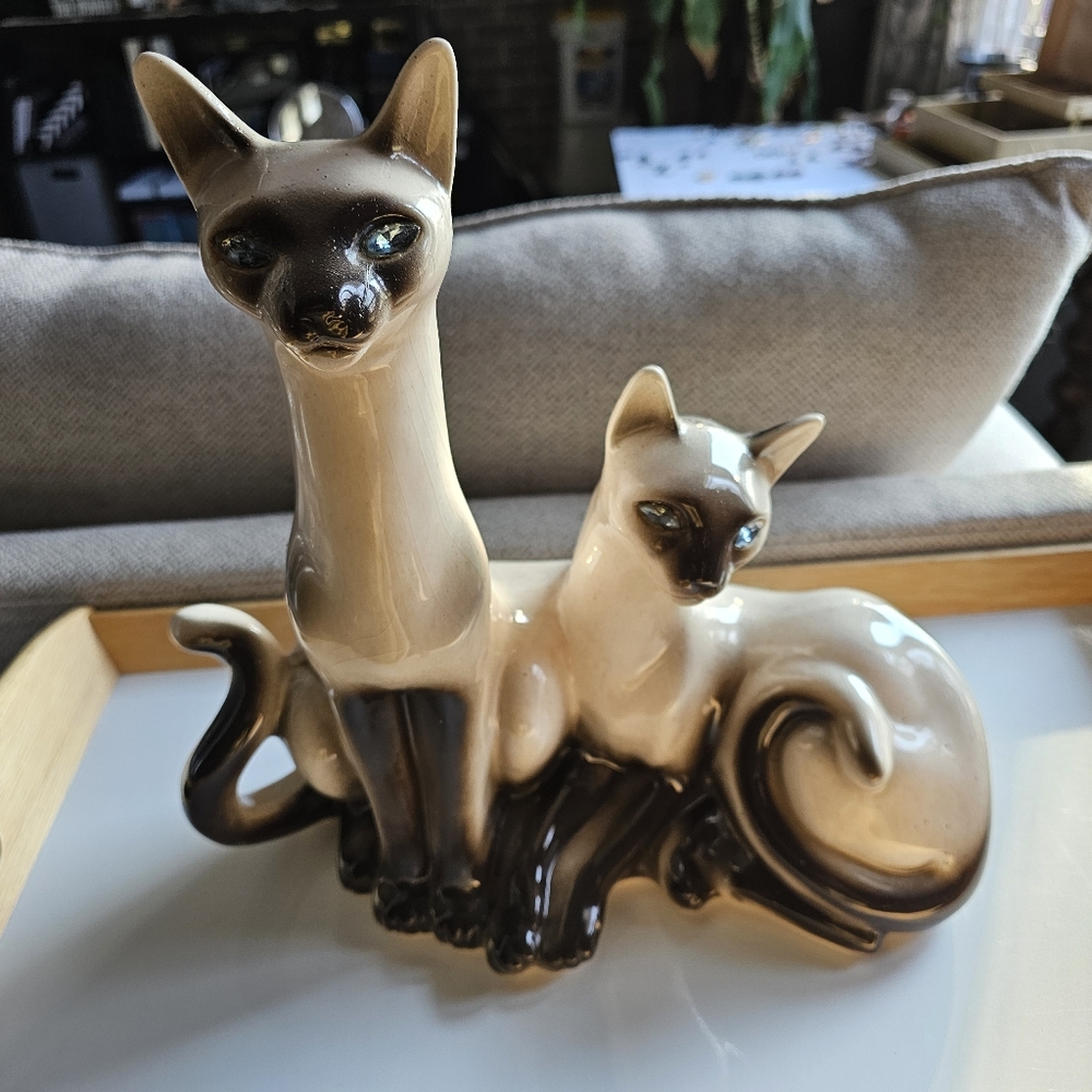 Vintage Lane & Co. Van Nuys Ceramic Siamese Cat TV Lamp